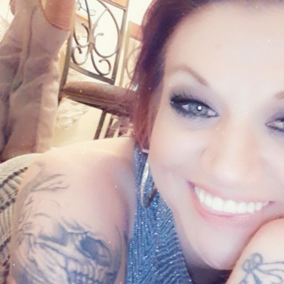 Meet your Posher, Lindsey - Picture 2 of 7